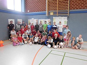 Abschlussfoto-mit-der-ganzen-Gruppe-